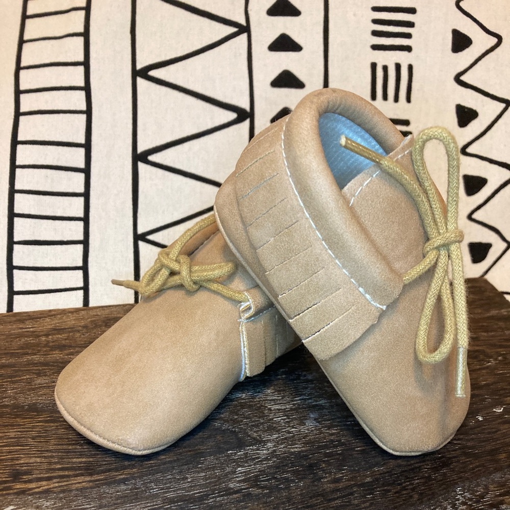 Adorable ♥️ LIKE NEW Baby Moccasins Size 6-12 Months SHOES BABY MOCCASINS GIFT